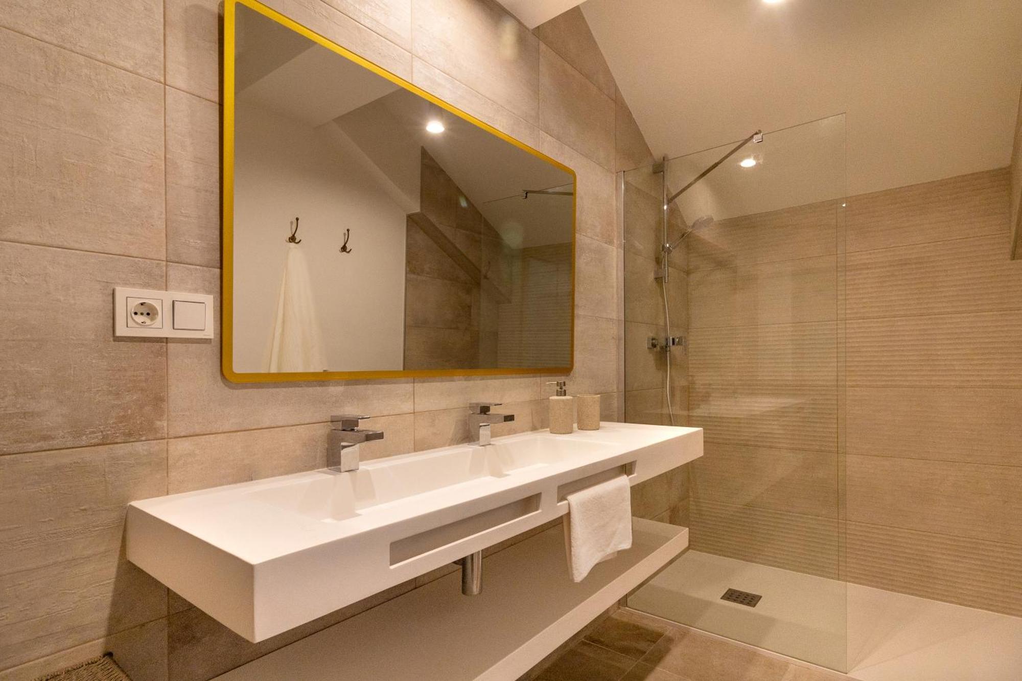Nt Luxury Central Duplex With Terrace & Parking มาลากา ภายนอก รูปภาพ